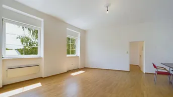 Expose Top 14 - OG - Wohnungseigentum im Altbau für SMALL BUDGET - Helle 2-Zimmer-Wohnung mit Gartenblick und Schwedenofen