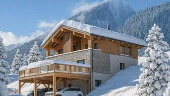 Ein charmantes Chalet in verschneiter Berglandschaft mit überdachtem Parkplatz und traditioneller Holzfassade.