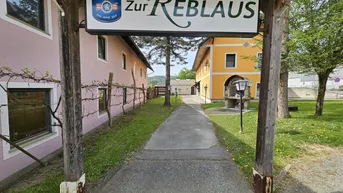 Expose Mehrobjekthaus mit Potential als Anlage auch für Gastronomie in guter und zentraler Dorflage!