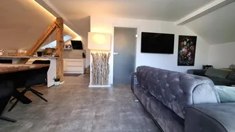 Expose Moderne 2-Zimmer Dachwohnung mit Balkon in Neumarkt