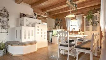 Expose DEIN ZUHAUSE in Zell am Pettenfirst - Großes Einfamilienhaus mit einzigartigem Charme