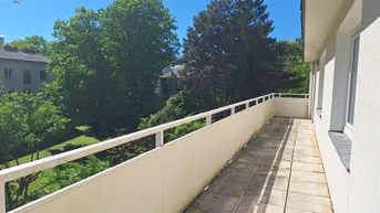 Expose Traumhafte Balkonwohnung plus Garage in nobler Lage wartet auf Sie.