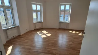 Expose Schöne, frisch renovierte 2 Zimmer Wohnung in innerstädtischer Lage