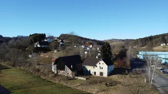Expose *Nähe Feldbach* Großzügiges, ebenes Grundstück mit altem Bauernhaus und Atelier/Wirtschaftsgebäude
