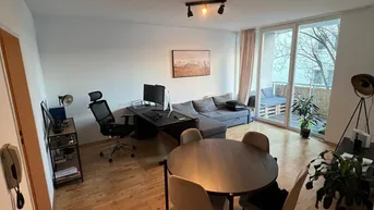 Expose Helle 2-Zimmer-Wohnung mit West-Balkon, Kellerabteil und Tiefgaragenplatz – ab sofort frei