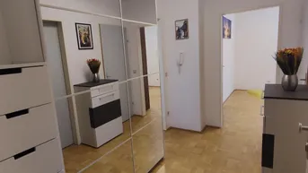 Expose Teilmöblierte 3-Zimmer-Wohnung mit Balkon und Tiefgaragenstellplatz