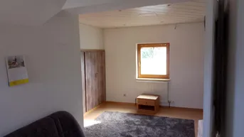Expose Freundliche 2,5-Zimmer-Dachgeschosswohnung in Grafenbach