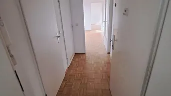 Expose Lichtdurchflutete Dachgeschosswohnung mit Charme, WG-tauglich oder Pärchenhit nähe TU-Graz!