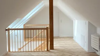 Expose Luxus Maisonette am Fuße des Schlossbergs: Sehr geschmackvoll sanierter Dachbodenausbau, großzügiges Wohnen und Wohlfühlen auf knapp 90m² auf zwei Etagen.