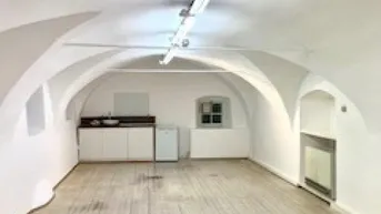 Expose Charmantes Büro oder Atelier im Herzen der Grazer Altstadt: 50 m² im EG – ideal für Ihr Business! Miete: 960 €