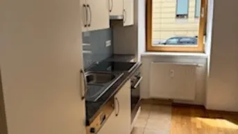 Expose Geförderte, helle, gemütliche 1-Zimmer-Wohnung, Küche/essen/Wohnen, extra Schlafzimmer in Graz nähe Bahnhof: Top gepflegt, Einbauküche, nur 398,67 € Miete bis Ende Juli 2026!
