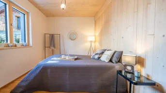 Expose Licht. Weite. Nachhaltigkeit. – Design trifft Natur in moderner Holz-Doppelhaushälfte