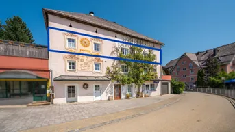 Expose zur Sonnenuhr - Historischer Charme trifft großzügigen Wohnraum