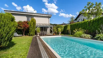 Expose Exklusive Doppelhaushälfte mit Pool – Ihr Rückzugsort mit Urlaubsflair