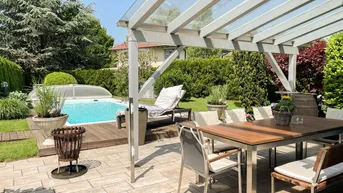 Expose Exklusive Doppelhaushälfte mit Pool – Ihr Rückzugsort mit Urlaubsflair