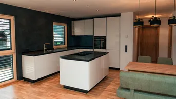 Expose Geräumige 3-Zimmer-Wohnung mit Balkon in sonniger Lage im Eingang des Zillertals