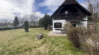 Expose Renovierungsbedürftiges Haus mit schönem sonnigen Grundstück/ Toplage
