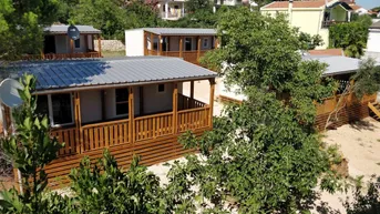 Expose Mobil / Ferien-Häuser direkt am Strand zu verkaufen in Pirovac / Kroatien