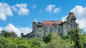 Expose Exklusive Doppelhaushälften mit Traum-Ausblick auf die Burg Liechtenstein – schlüsselfertig mit Terrasse, Garten &amp; Balkon! 4–5 Zimmer für höchste Wohnansprüche!