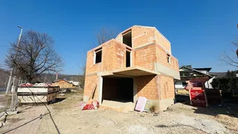 Expose IHR NEUES EIGENHEIM! Doppelhaushälften sowie ein Einfamilienhaus in Pottenstein! 5 Zimmer + zahlreiche Aussenflächen! UNSCHLAGBARE PREISE!