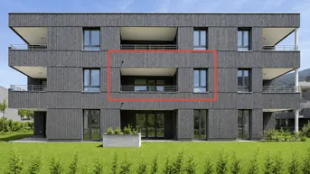 Moderne Fassade eines Mehrfamilienhauses mit Holzverkleidung und integrierten Balkonen.
