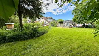 Expose Attraktives &amp; zentral gelegenes Baugrundstück mit über 2.600m² inkl. Haus oder Teilung möglich!
