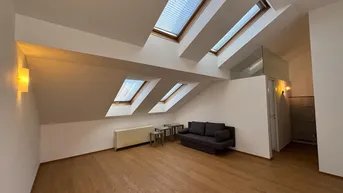 Expose Dachgeschoss 2-Zimmer Altbau mit Klimaanlage-Servitenviertel 