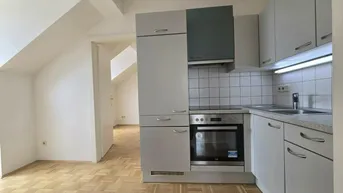 Expose Schöne Zwei-Zimmer-Dachgeschosswohnung!