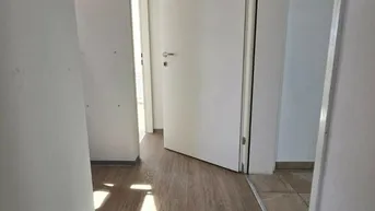 Expose 2 Zimmer Dachgeschoss Wohnung! Heller Wohntraum - Nähe TU!