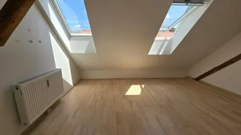 Expose 2 Zimmer Dachgeschoss Wohnung! Heller Wohntraum - Nähe TU!