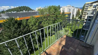 Expose Wunderschöne Altbauwohnung mit Blick ins Grüne!