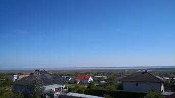 Expose Ferienhaus mit unverbautem Seeblick und großem Potential in Mörbisch