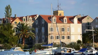 Expose Erste Reihe zum Meer, Steinhaus auf der Insel in der Nähe von Sibenik, zu verkaufen