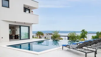 Expose Villa mit Pool und Meerblick