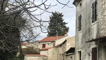 Expose Steinhaus in einer Reihe in Orbanići - zur Anpassung