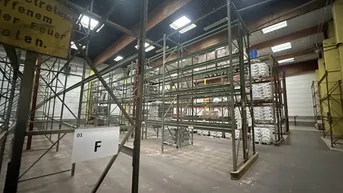 Expose Lagerfläche von 250m² bis ca. 2.500m² mit 2x Laderampen in Linz/ Hafen kurzfristige Anmietung auch möglich.
