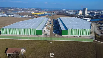 Expose NEUBAU - Produktions / Lagerhalle mit Büroflächen in Enns/Ennshafen zu vermieten – individuell und zukunftsorientiert