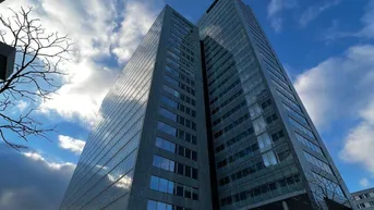 Expose Teilbürofläche mit Weitblick im Ares Tower 16.OG