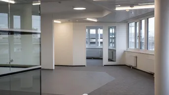 Expose Großräumige Bürofläche im 5.OG mit 631m² im Central Hub TwentyOne zu mieten