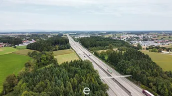 Expose Sattledt - 2,5ha Betriebsbaugrund direkt an der Autobahn!