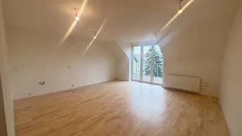 Expose Wohnfeeling im Altbau-Stil - DG-Wohnung in Linz, saniert und sofort verfügbar!