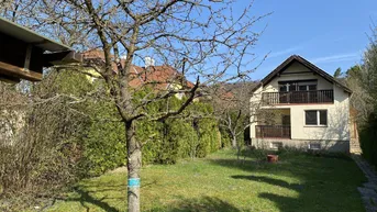 Expose Gepflegtes Einfamilienhaus mit großem Garten, Carport, inkl. Luft-/Wasserwärmepumpe, Photovoltaik und Solarenergie