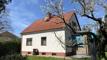 Expose Älteres Haus mit ca 750m² Grund in zentraler aber ruhiger Lage