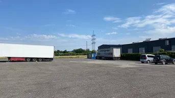 Expose bis zu 2200m² Stellplätze für LKW oder Bus mit geräumiger Umkehrmöglichkeit zur Vermietung "Super Lage" Nähe zur Autobahnauffahrt S1