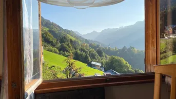 Expose Gepflegte 4-Zimmer-Dachgeschosswohnung mit Balkon in den Bergen 