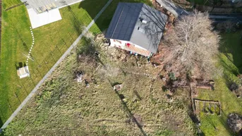 Expose Sonniges - großes Grundstück mit Altbestand - hohe Baunutzung / ideal zur Errichtung einer Wohnanlage
