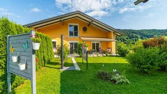 Expose " PRIVATVERKAUF " Gepflegtes Haus am Wörthersee zwischen Velden / Pörtschach am Waldrand mit toller Terrasse, Doppelcarport, Nebengebäude/ Werkstatt, Garten, Moderner Dachboden, nutzbar als Appartement, Home Office, Labor, Atelier, Fotostudio etc.