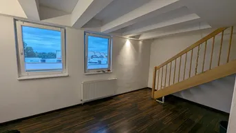 Expose Helle Maisonette Wohnung (ca. 40m²) zu vermieten! Perfekt für Singles, Pärchen, aber auch als Büro nutzbar!