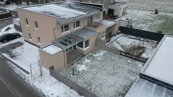Expose Ruhe und Komfort: Loggia, Garten, Parkmöglichkeiten und vor allem genügend Platz in Desselbrunn