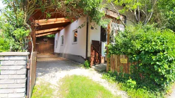 Expose Zentral, Altbaumbestand und Attersee in Gehweite - Einfamilienhaus in Schörfling
